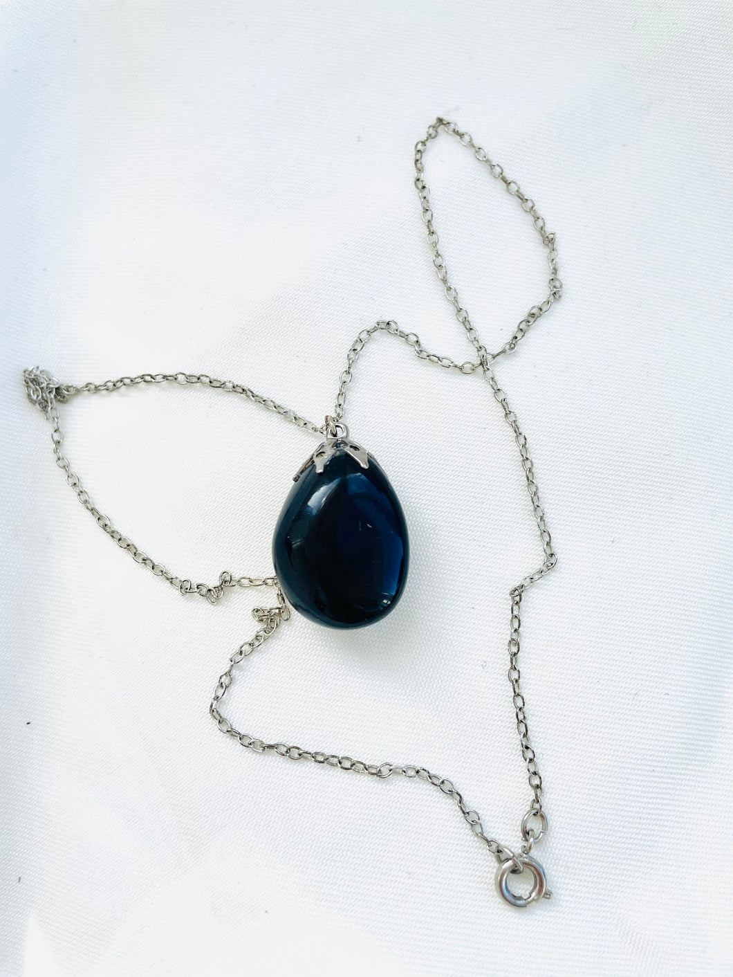 Black onyx Pendant, Polished stone pendant on silver chain, Vintage onyx Necklace