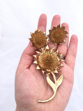 Load image into Gallery viewer, Sunflower Brooch Earrings Demi Parure Vintage Parure Brooch and Earrings set Gold Sunflower Jewelry Set, 1960s