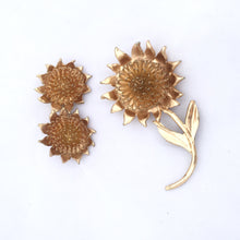 Load image into Gallery viewer, Sunflower Brooch Earrings Demi Parure Vintage Parure Brooch and Earrings set Gold Sunflower Jewelry Set, 1960s