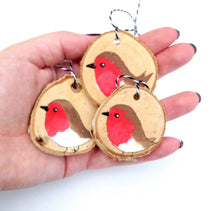Load image into Gallery viewer, Single Wood Slice Robin Christmas Ornament ONE Robin Redbreast Holiday Decoration, Rustic Robin Decoration Christmas