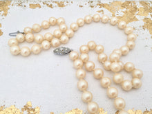 Load image into Gallery viewer, Iridescent Single Strand Pearl Necklace Knotted Single String Faux Pearls