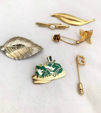 Load image into Gallery viewer, Vintage Mixed Lot Bulk Vintage Jewelry Mixed Gold 7 pieces, All good Condition