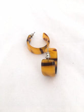 Load image into Gallery viewer, Vintage Thick Hoop Earrings Orange & Brown Plastic earrings, Big 80s earrings Animal print earrings