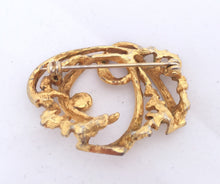 Load image into Gallery viewer, Mid Century Abstract Pearl brooch Gold Tone Textured Gold Brooch, Gold Vintage Brooch Single Pearl Pin