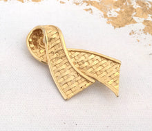 Load image into Gallery viewer, Large Vintage Ribbon Gold Brooch, Woven Textured Ribbon Pin