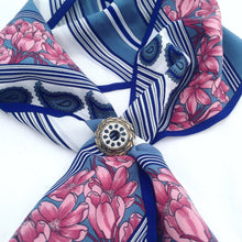 Load image into Gallery viewer, Quality Silver Scarf Collar Clip Vintage Textured Leaves Wreath Scarf Ring with Two tone Silver and Onxy inlay, Vintage Scarf Ring