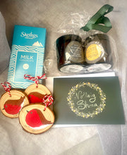 Load image into Gallery viewer, The Luxe Gift Hamper, Perfect Gift Boxes for Christmas
