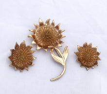 Load image into Gallery viewer, Sunflower Brooch Earrings Demi Parure Vintage Parure Brooch and Earrings set Gold Sunflower Jewelry Set, 1960s
