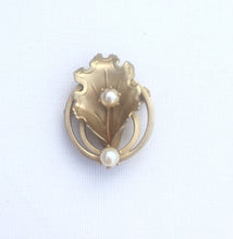 Load image into Gallery viewer, Vintage Gold leaf brooch with pearl, Matt Gold Tone Oak Leaf Pin
