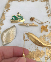 Load image into Gallery viewer, Vintage Mixed Lot Bulk Vintage Jewelry Mixed Gold 7 pieces, All good Condition
