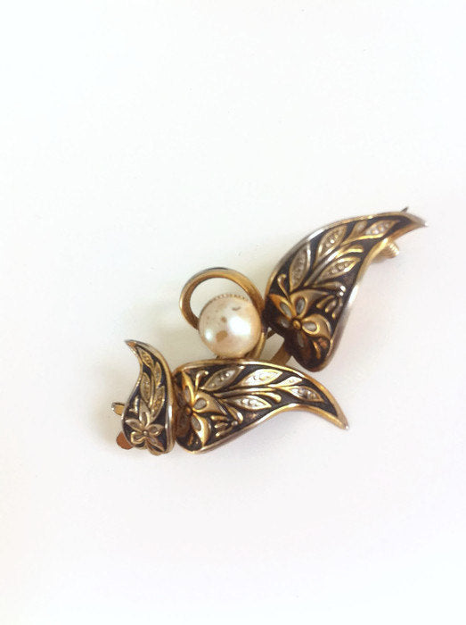Art Nouveau style Faux Damascene brooch Enamel & Pearl Pin, Cloisonne Enamel Black and Pearl Pin
