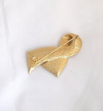 Load image into Gallery viewer, Large Vintage Ribbon Gold Brooch, Woven Textured Ribbon Pin
